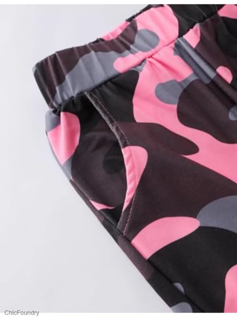 Girls Ribbed Knit Crewneck T-Shirt & Camo Print Pants Set Size 7-8